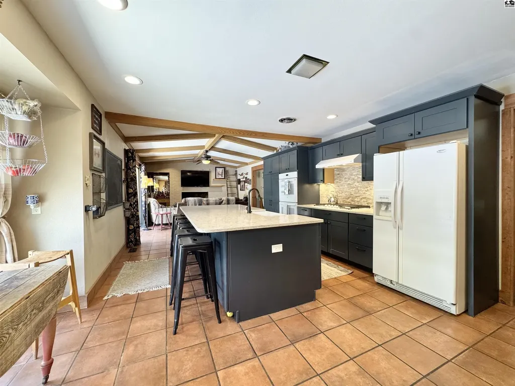 2704 Heather Parkway Hutchinson KS 67502