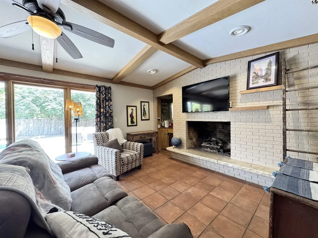 2704 Heather Parkway Hutchinson KS 67502