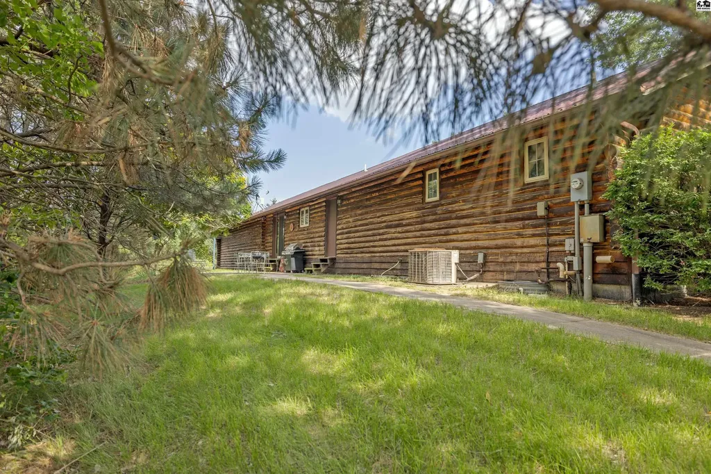 800 E 71st Avenue Hutchinson KS 67502