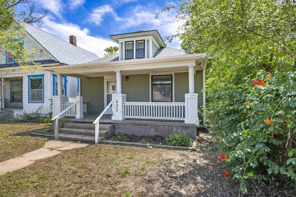 537 E Avenue B Hutchinson KS 67501