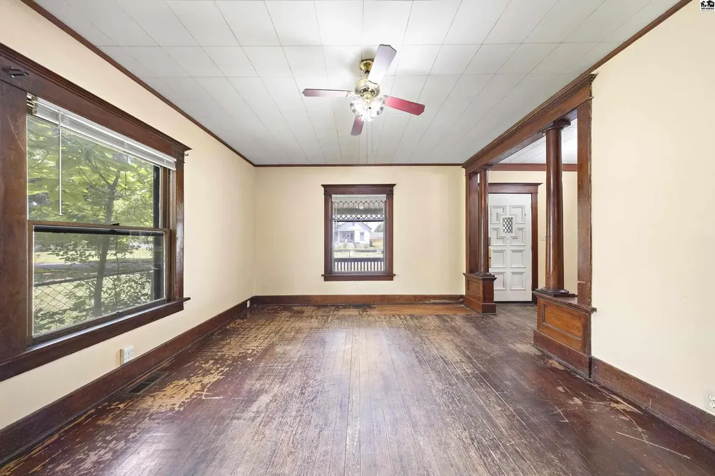 537 E Avenue B Hutchinson KS 67501