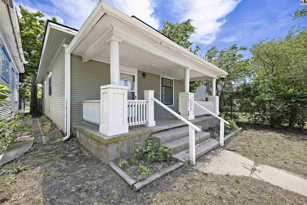 537 E Avenue B Hutchinson KS 67501