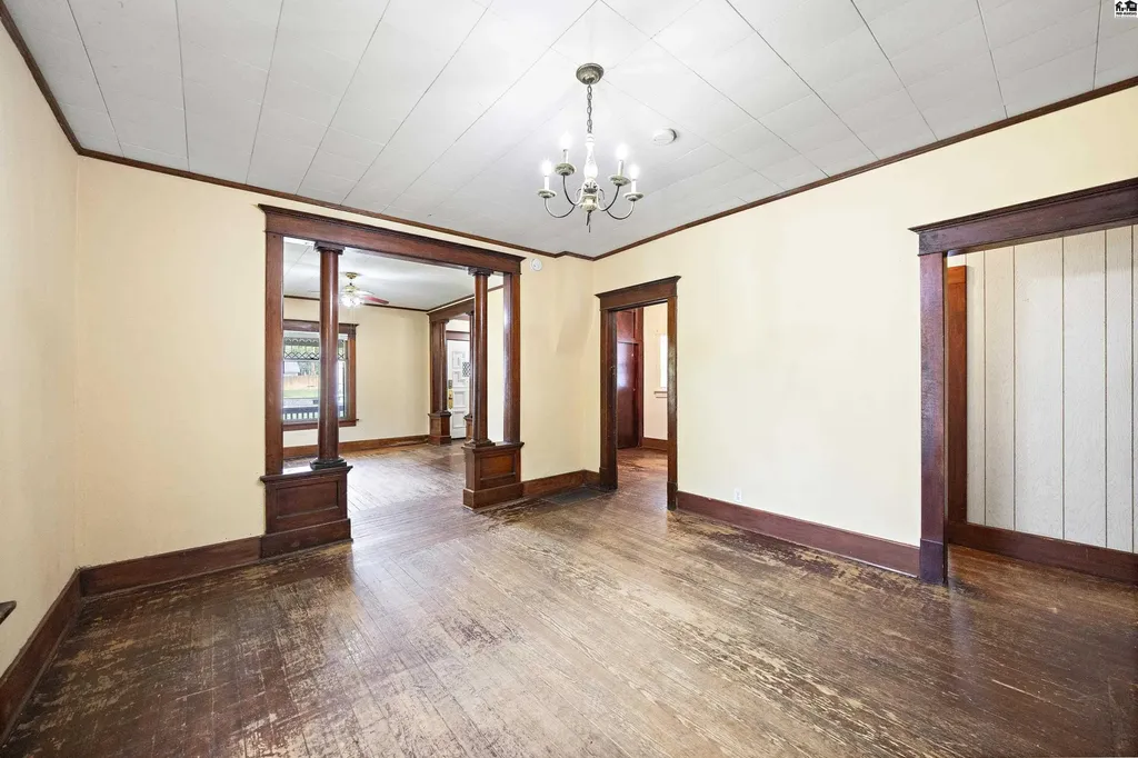 537 E Avenue B Hutchinson KS 67501
