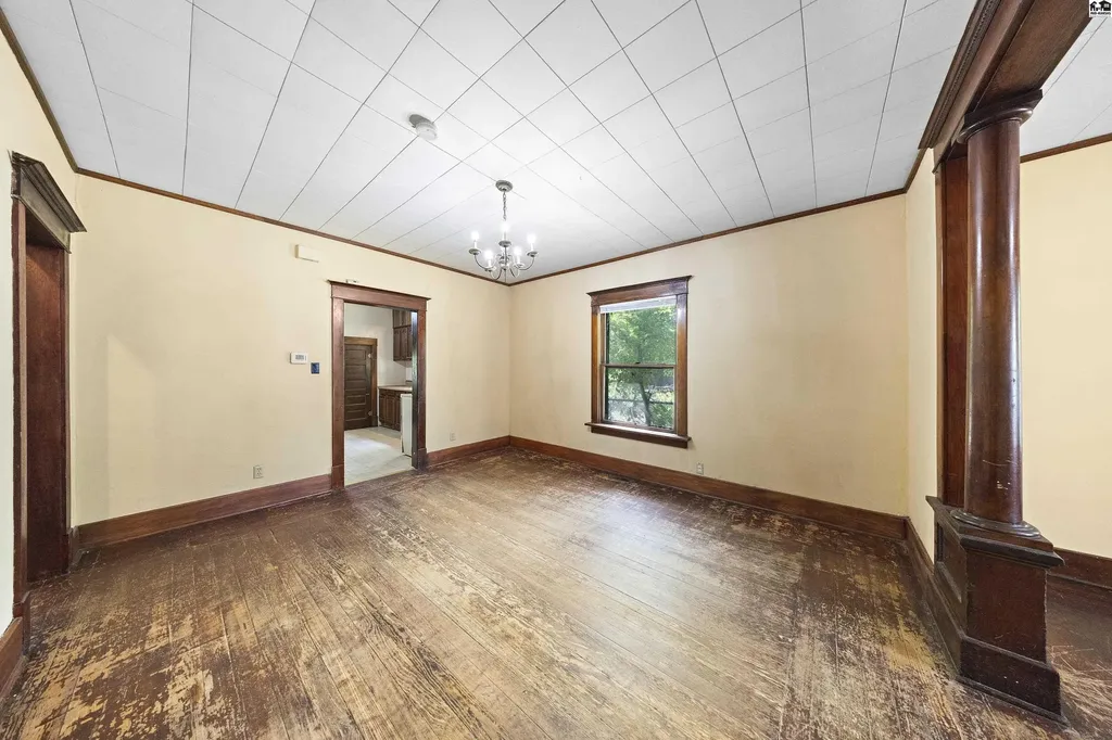 537 E Avenue B Hutchinson KS 67501