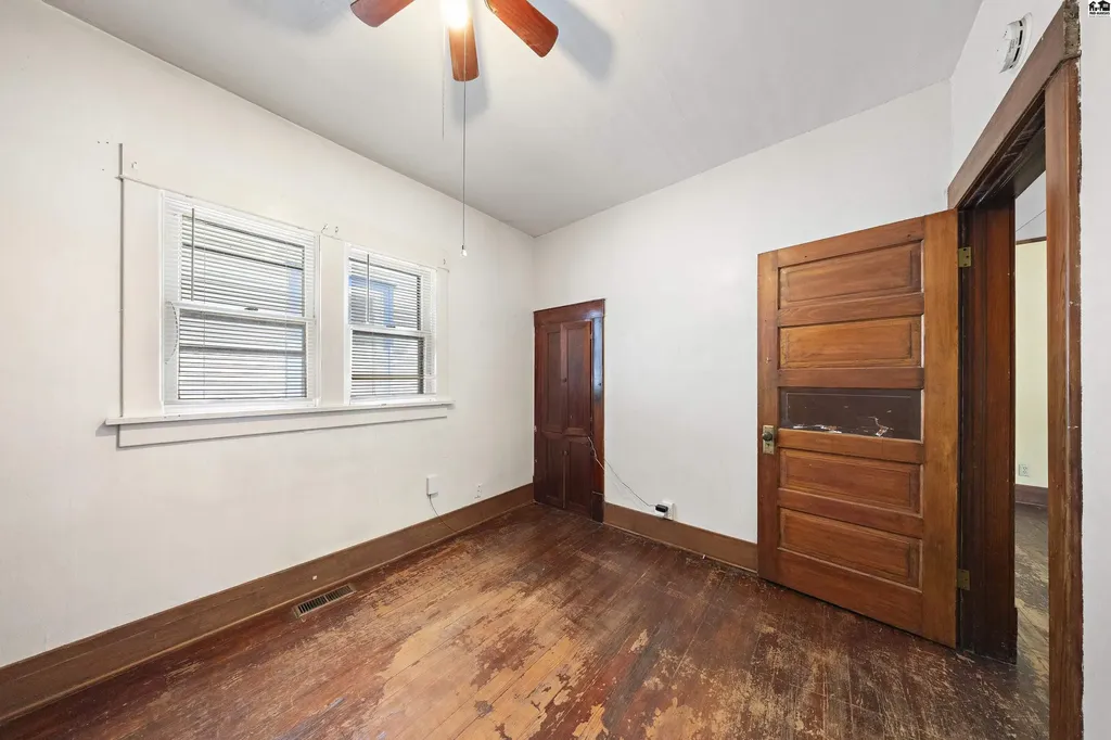 537 E Avenue B Hutchinson KS 67501