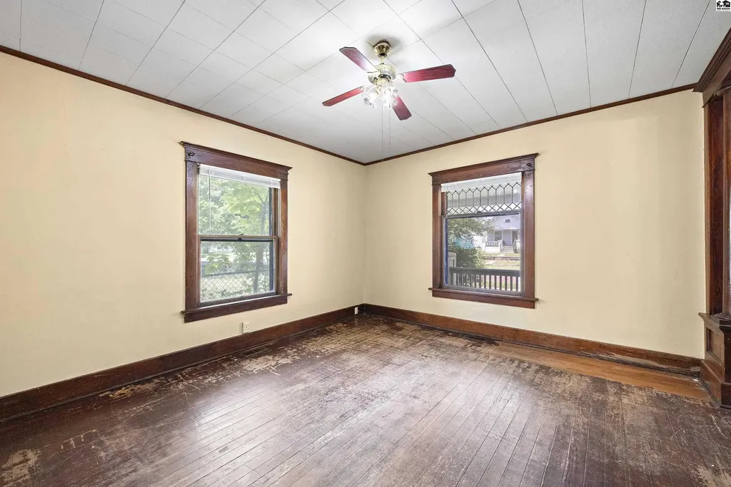537 E Avenue B Hutchinson KS 67501
