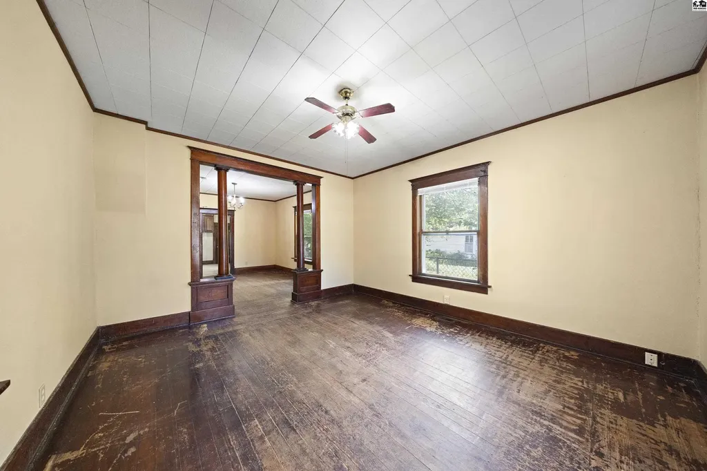 537 E Avenue B Hutchinson KS 67501