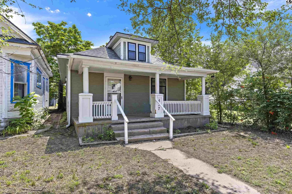 537 E Avenue B Hutchinson KS 67501