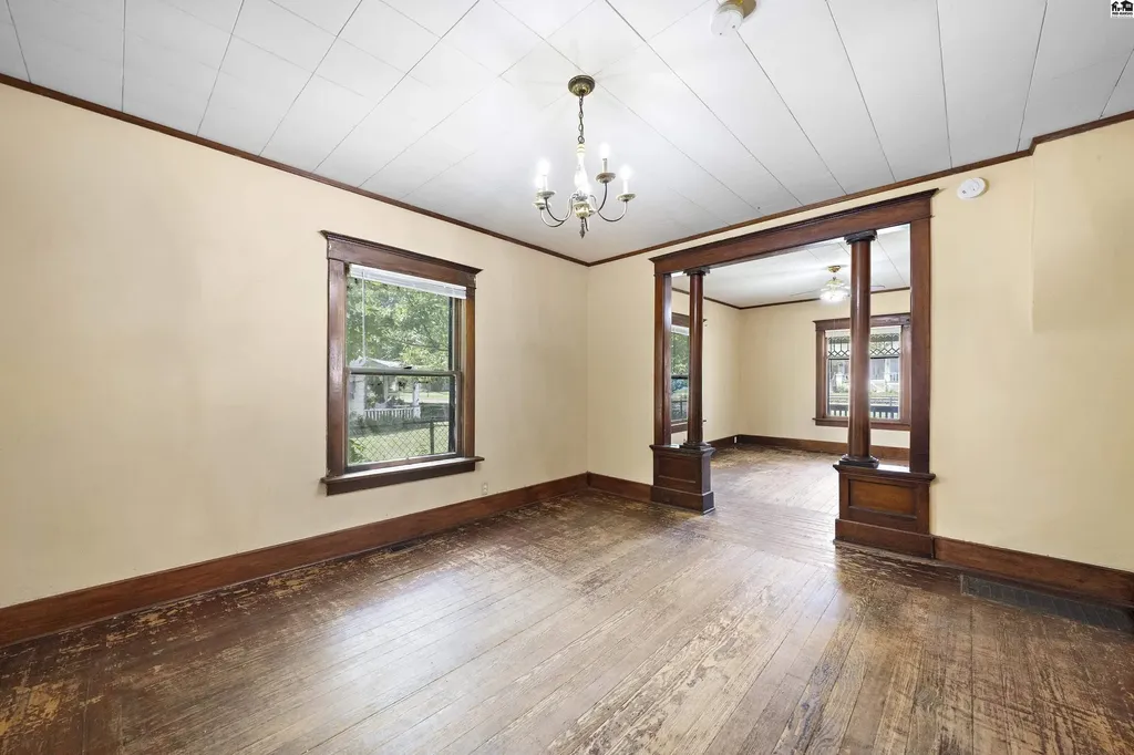 537 E Avenue B Hutchinson KS 67501