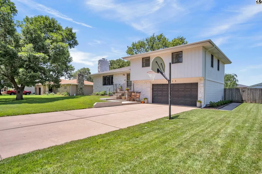 1625 Suncrest Drive Mcpherson KS 67460