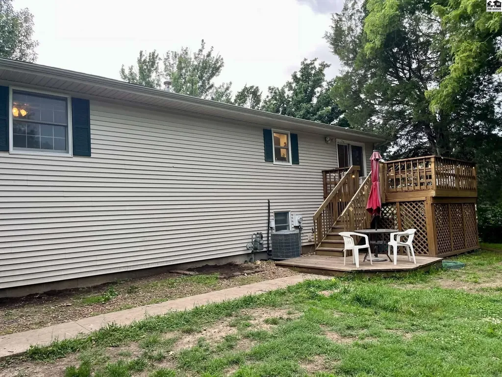 404 Evergreen Court Mcpherson KS 67460