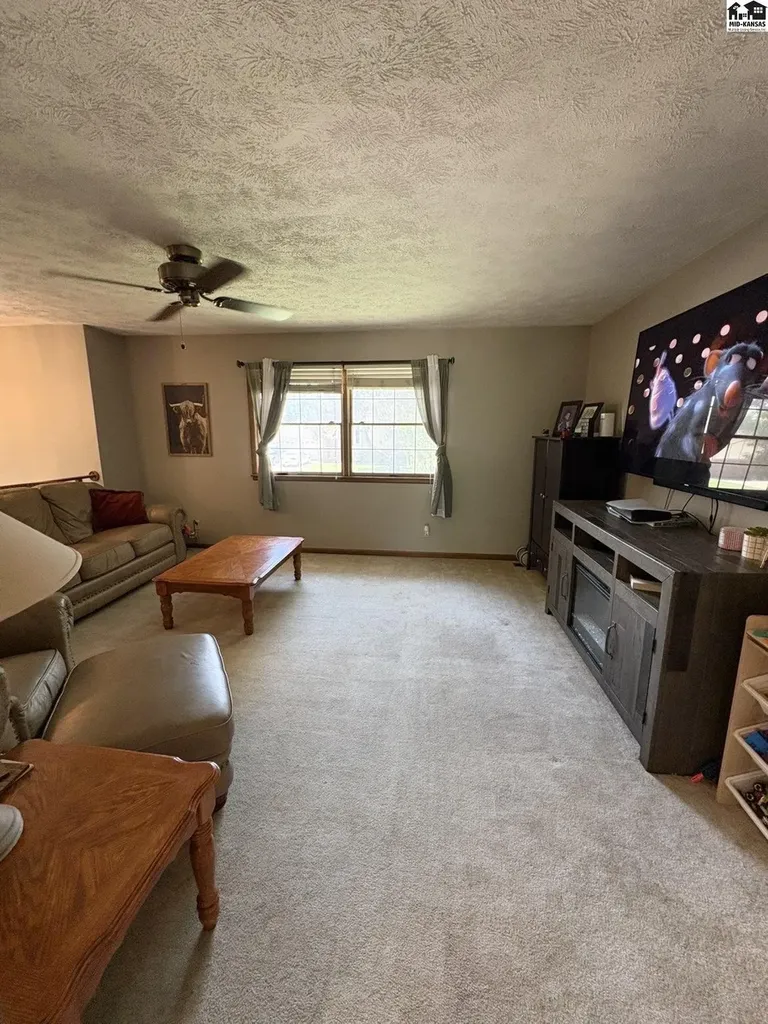 404 Evergreen Court Mcpherson KS 67460