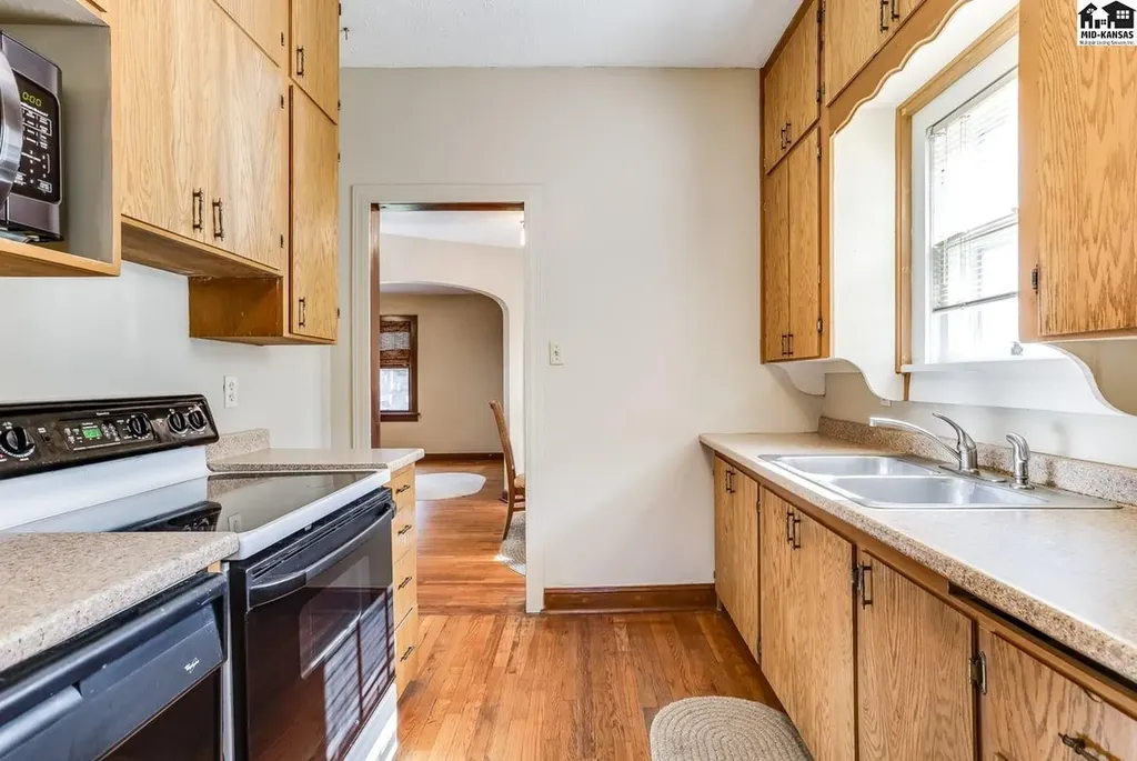 119 W 16th Avenue Hutchinson KS 67501