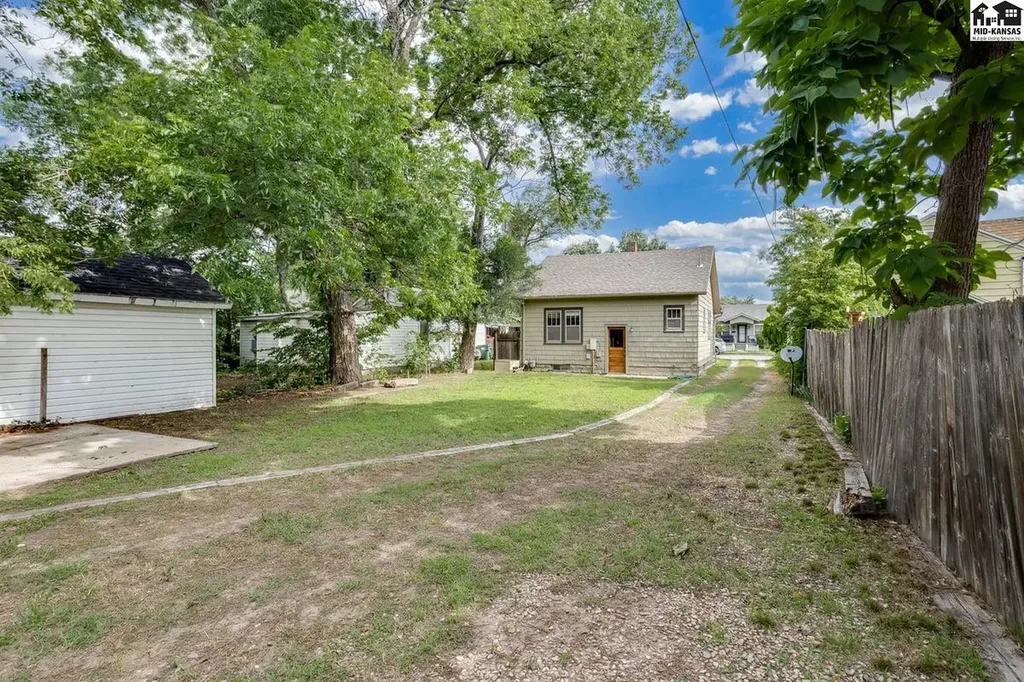 119 W 16th Avenue Hutchinson KS 67501