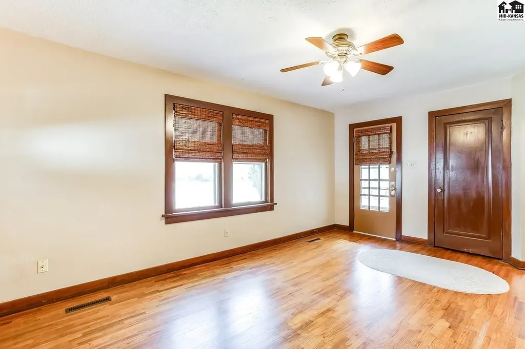 119 W 16th Avenue Hutchinson KS 67501