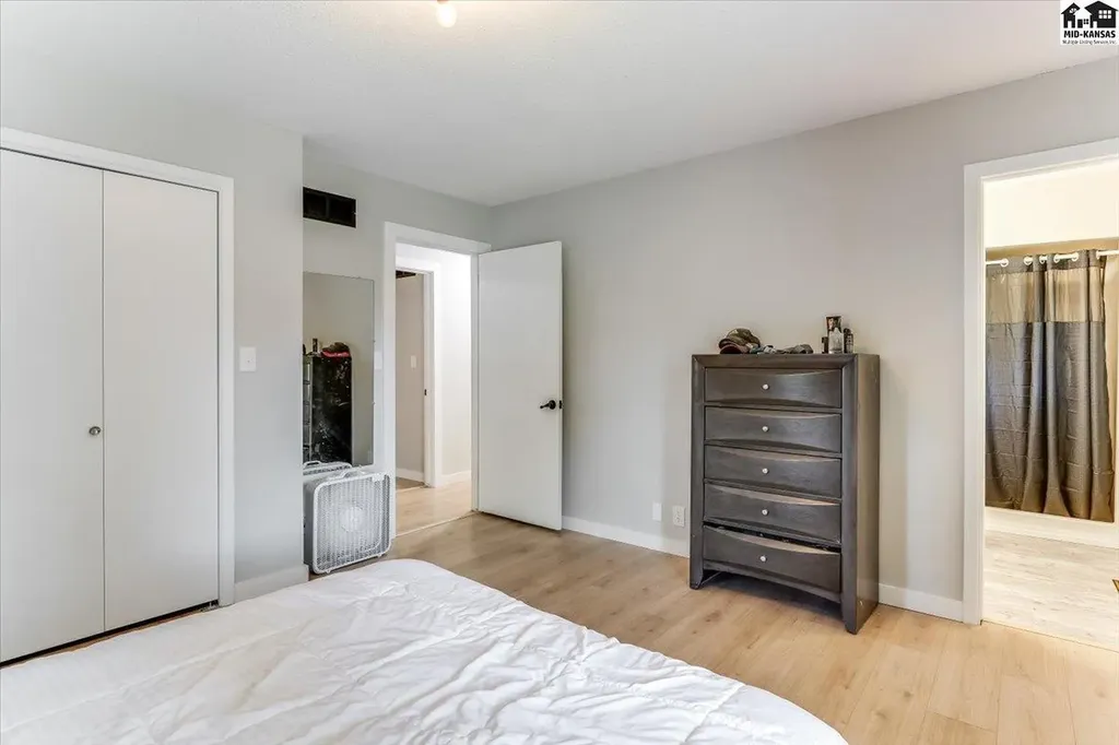 605 E Main Street Haven KS 67543