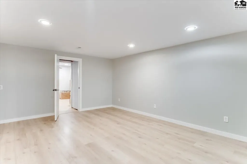 605 E Main Street Haven KS 67543