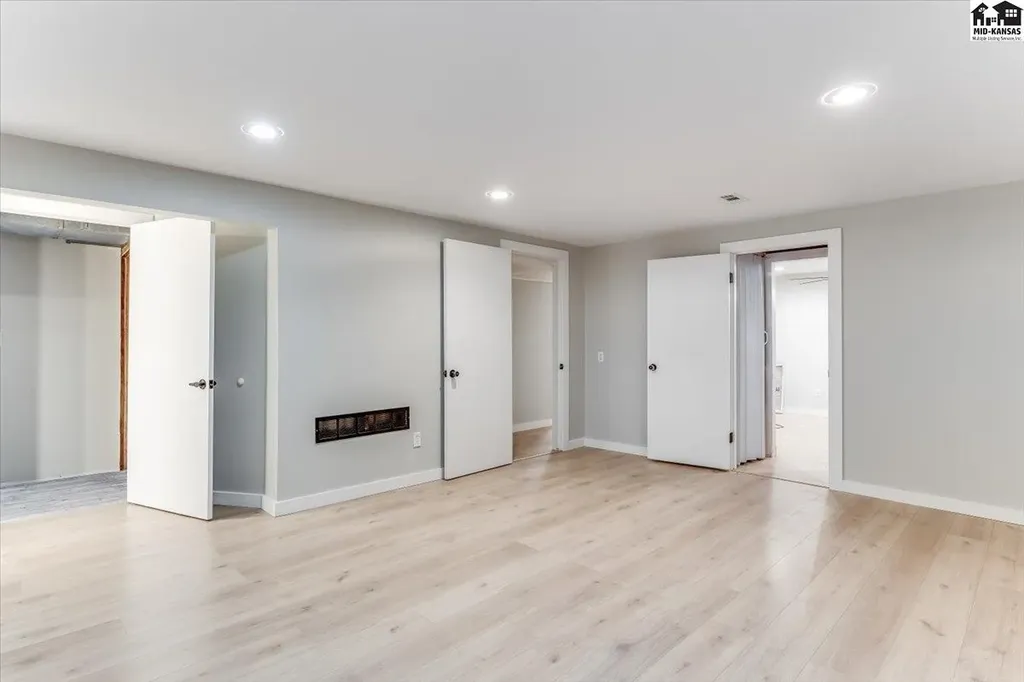 605 E Main Street Haven KS 67543