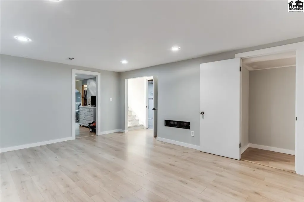 605 E Main Street Haven KS 67543