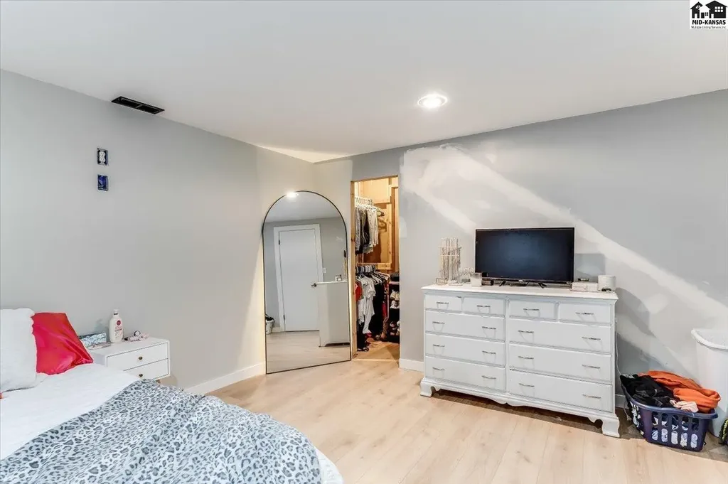 605 E Main Street Haven KS 67543