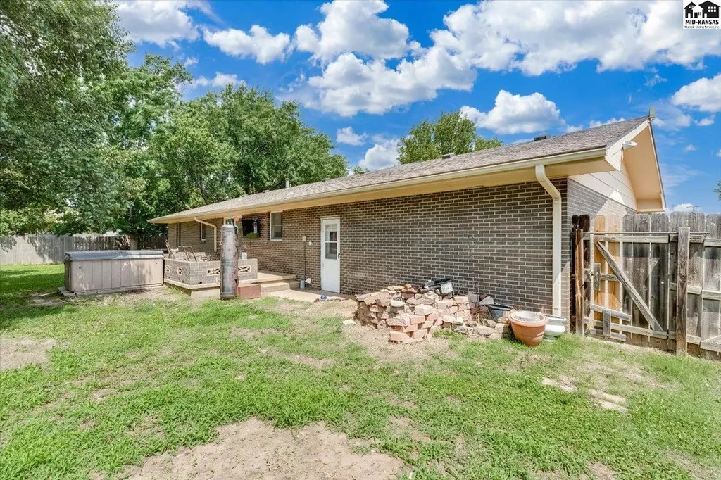 605 E Main Street Haven KS 67543