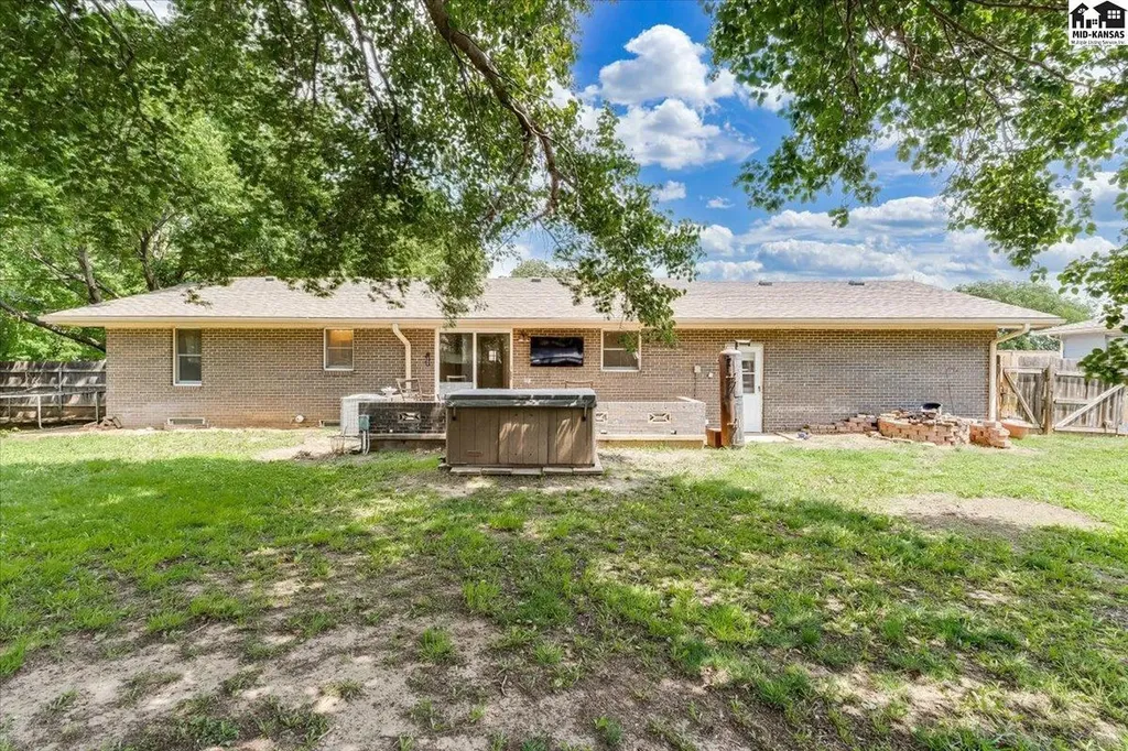 605 E Main Street Haven KS 67543