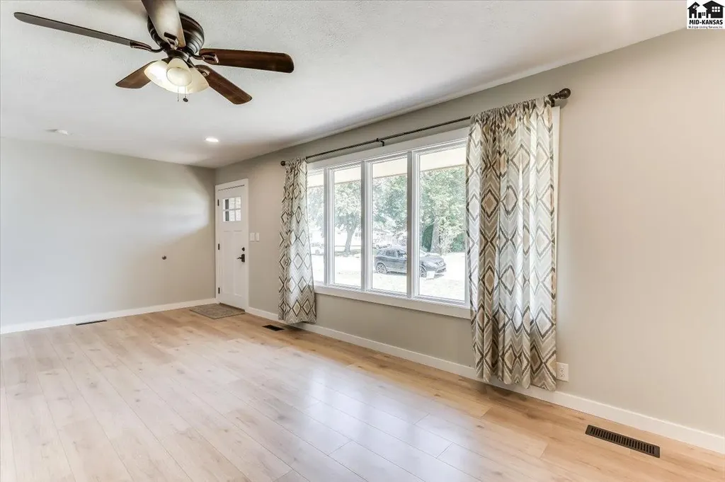 605 E Main Street Haven KS 67543