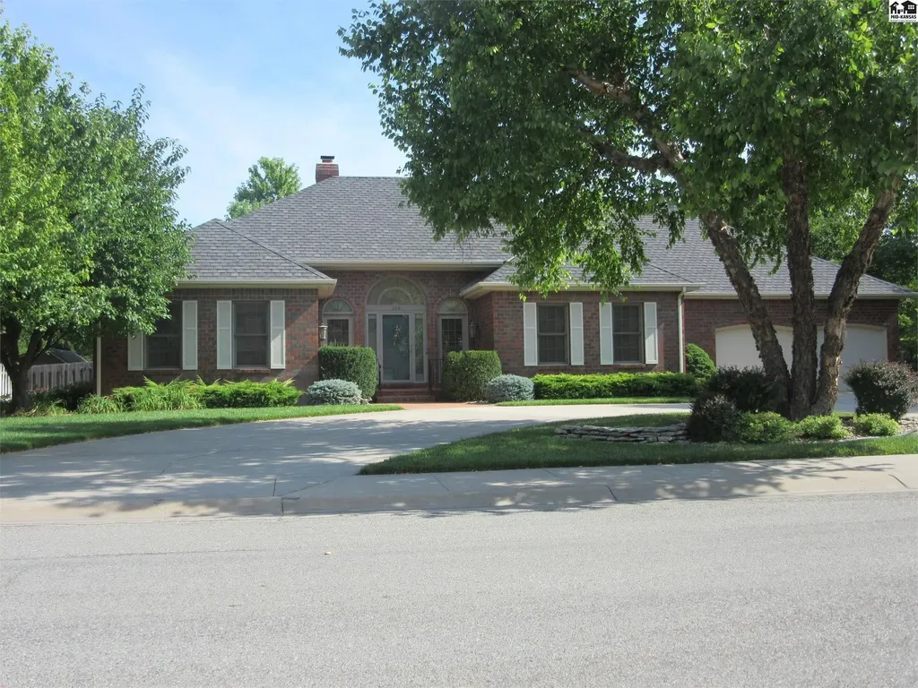 104 Road Runner Hutchinson KS 67502