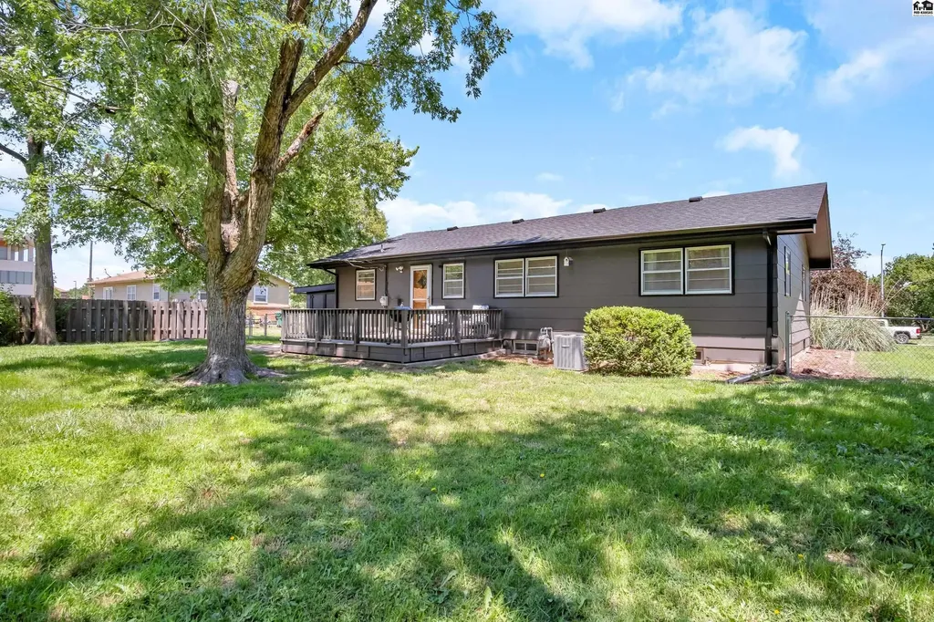 102 S Eby Street Mcpherson KS 67460