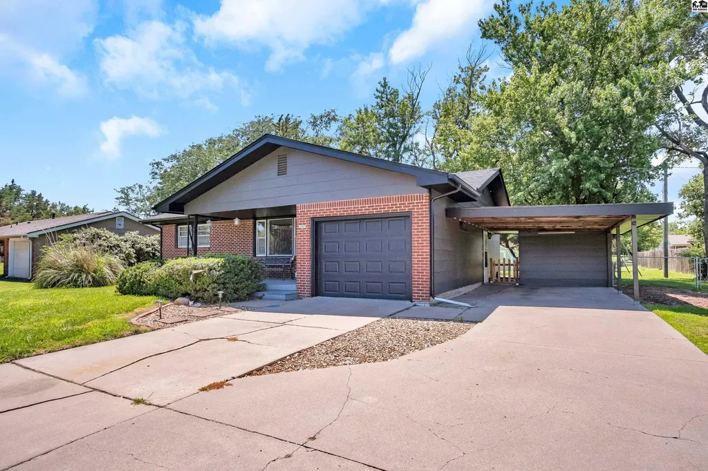 102 S Eby Street Mcpherson KS 67460