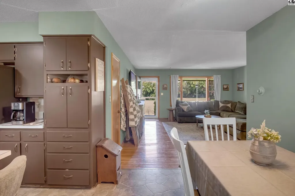102 S Eby Street Mcpherson KS 67460