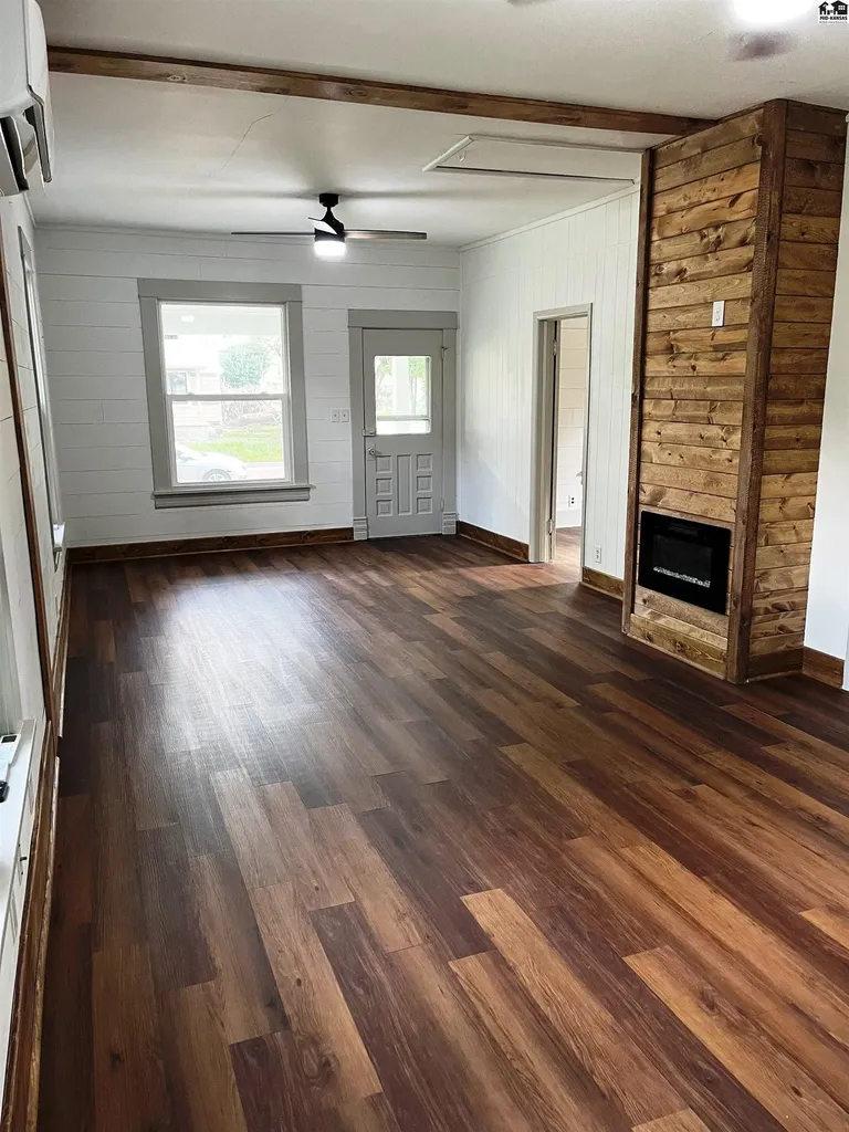 328 SW 3rd Street Newton KS 67114
