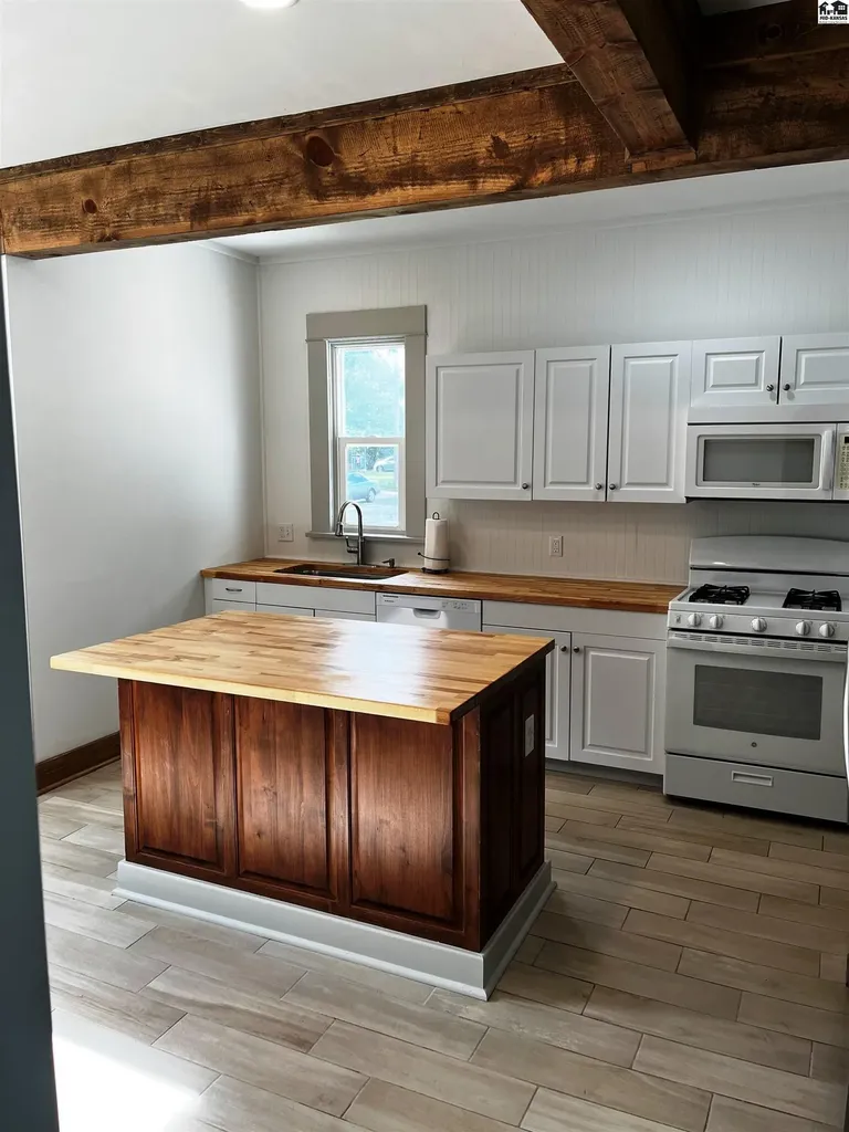 328 SW 3rd Street Newton KS 67114