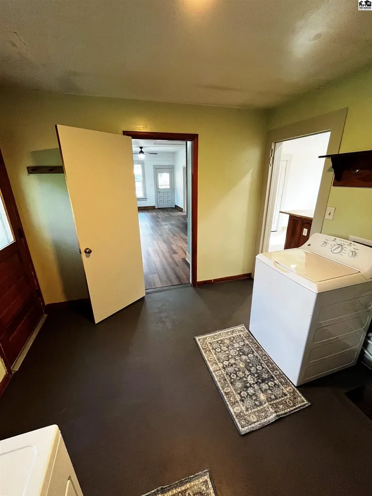 328 SW 3rd Street Newton KS 67114
