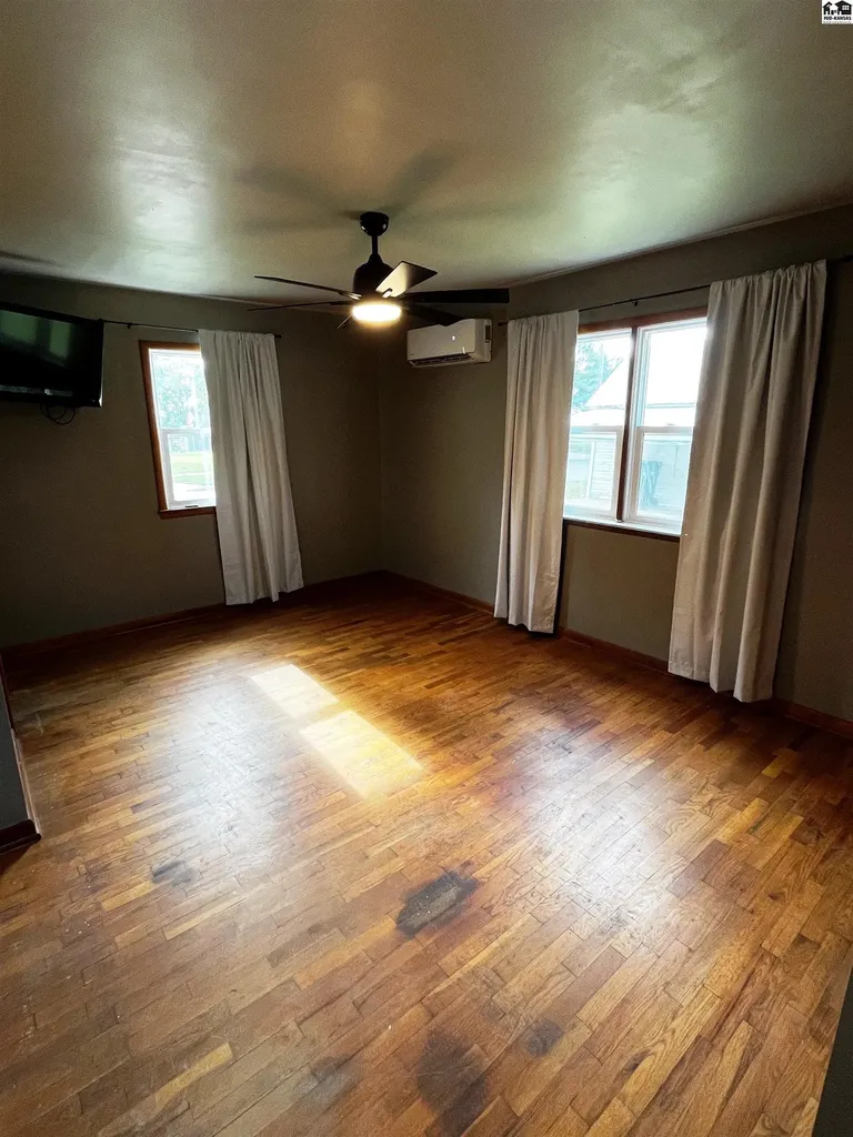 328 SW 3rd Street Newton KS 67114