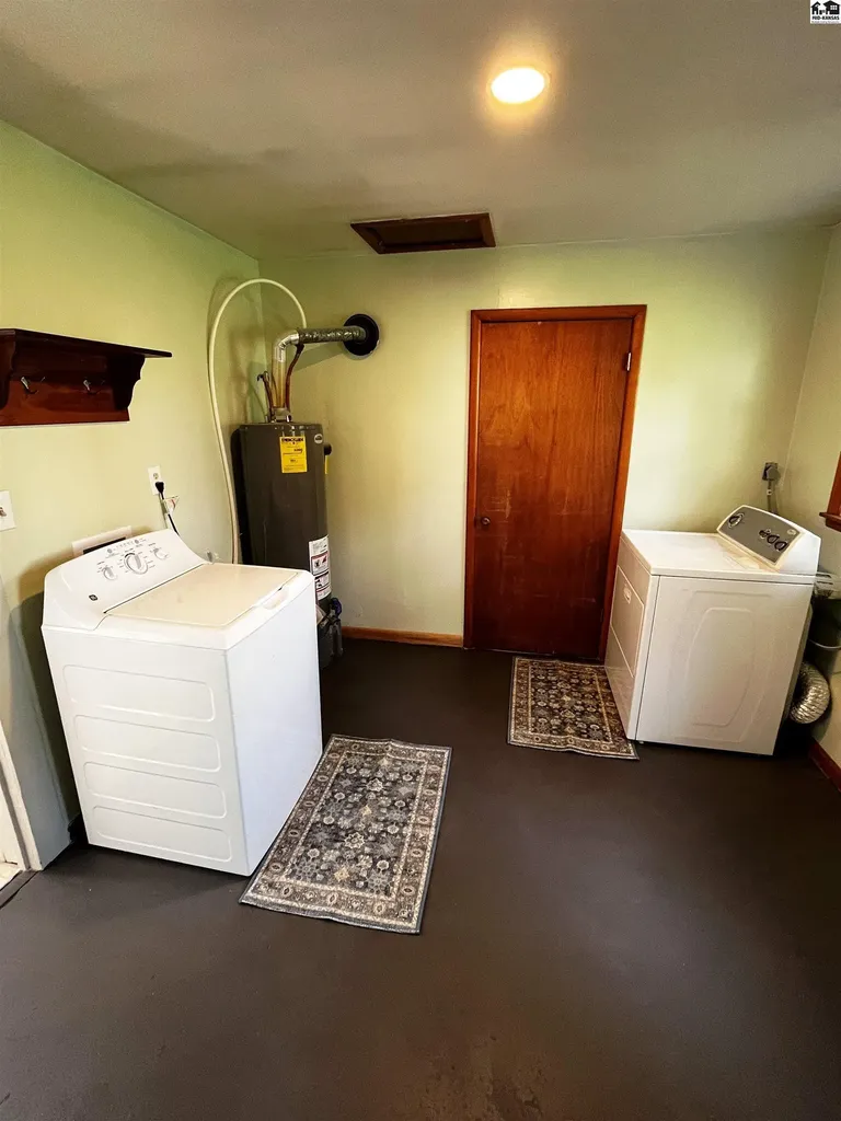 328 SW 3rd Street Newton KS 67114