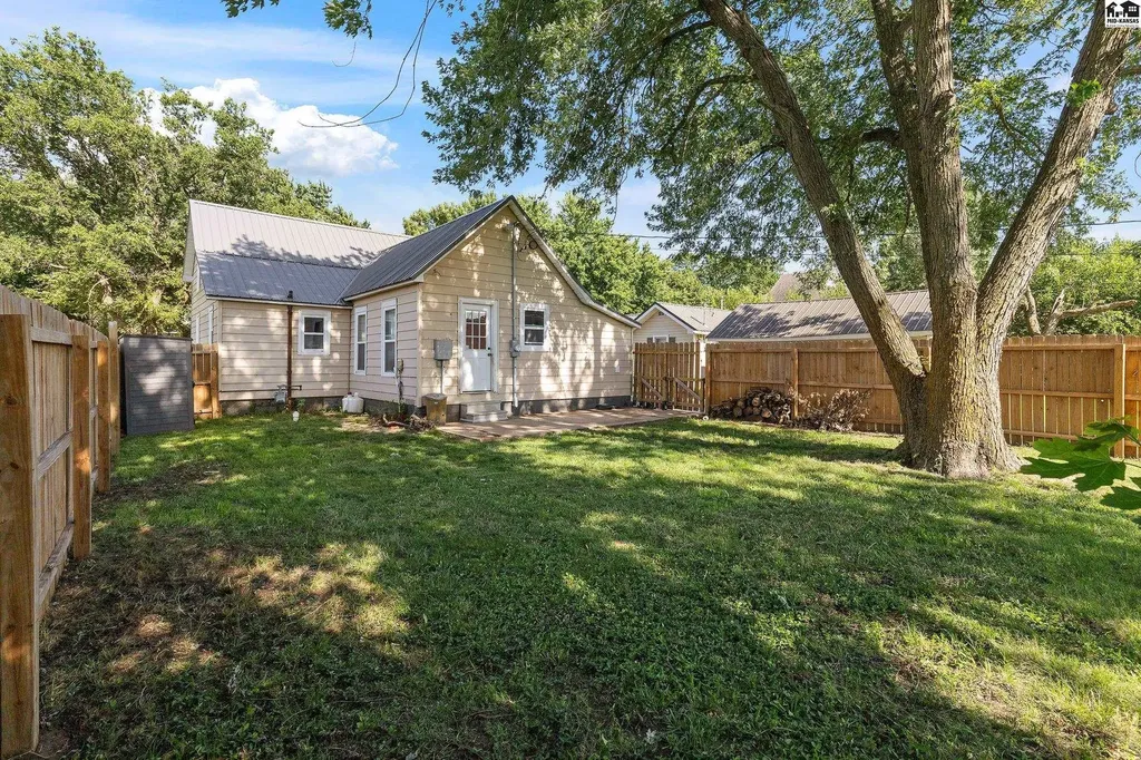 217 N Emporia Street Haven KS 67543