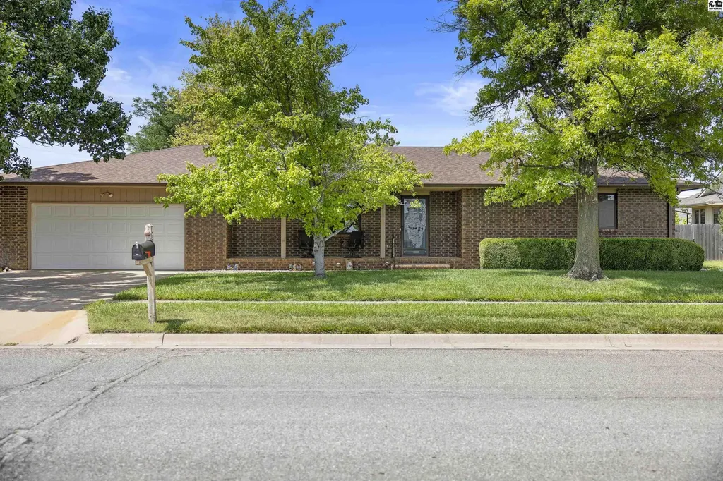 1310 Wheatland Drive Hutchinson KS 67502