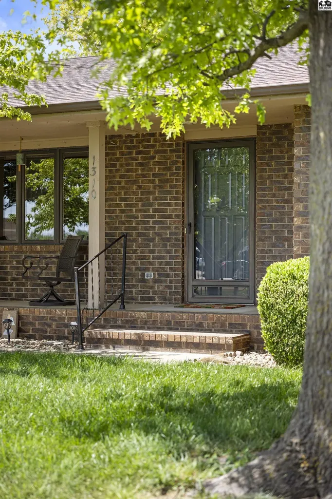 1310 Wheatland Drive Hutchinson KS 67502