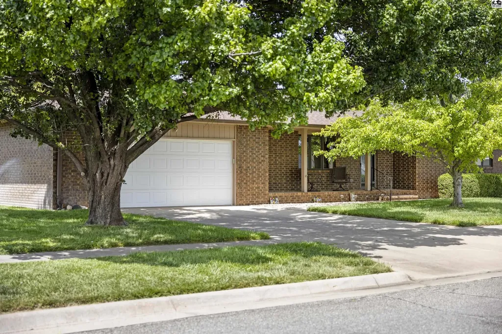 1310 Wheatland Drive Hutchinson KS 67502