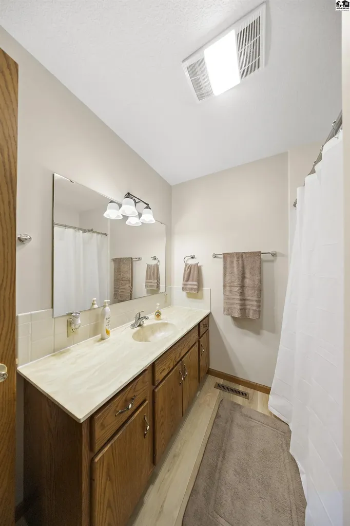 1310 Wheatland Drive Hutchinson KS 67502