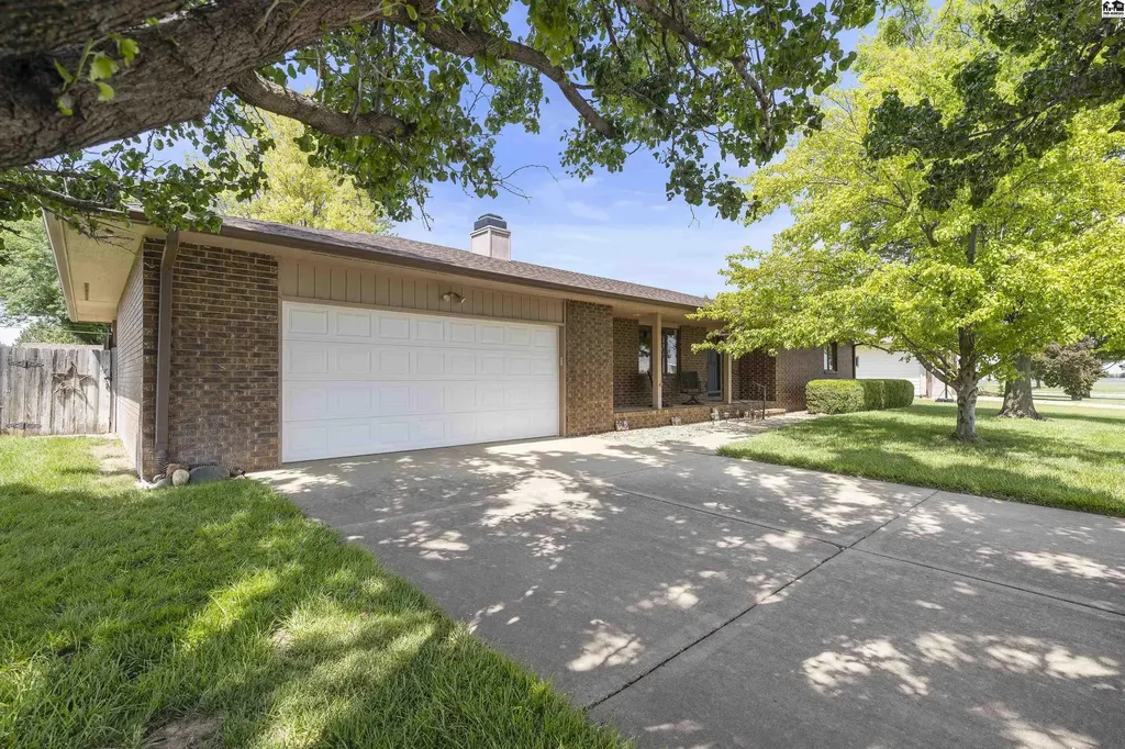 1310 Wheatland Drive Hutchinson KS 67502