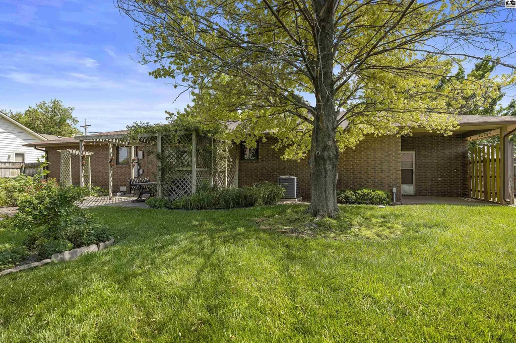 1310 Wheatland Drive Hutchinson KS 67502
