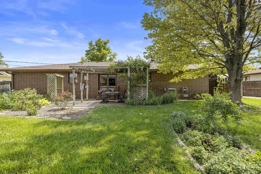 1310 Wheatland Drive Hutchinson KS 67502