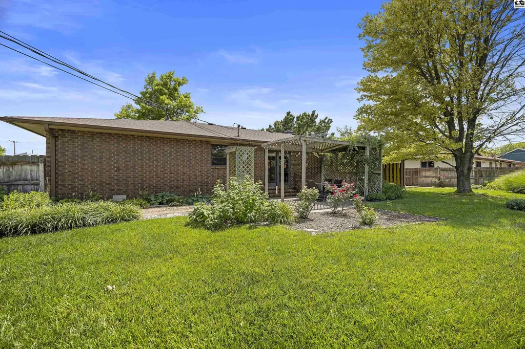 1310 Wheatland Drive Hutchinson KS 67502