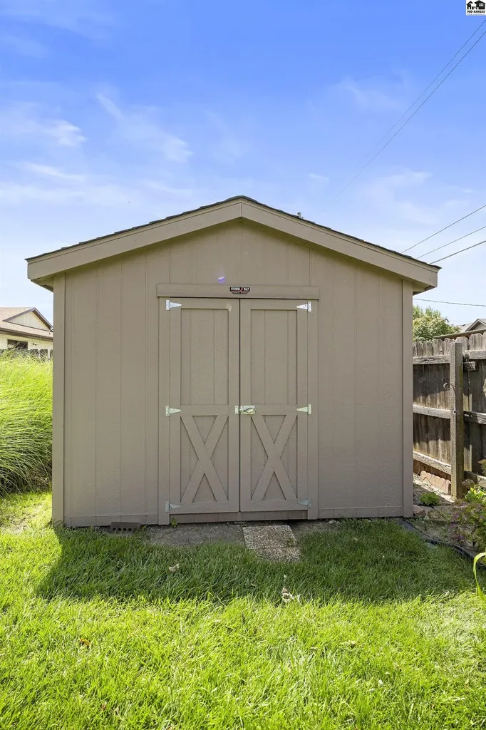 1310 Wheatland Drive Hutchinson KS 67502