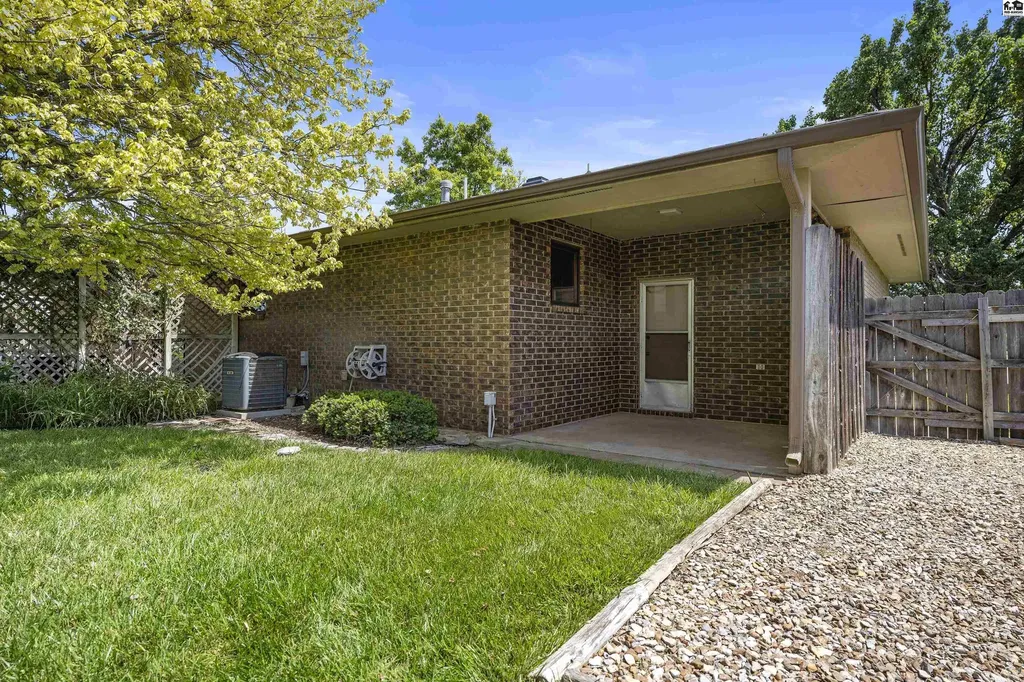 1310 Wheatland Drive Hutchinson KS 67502
