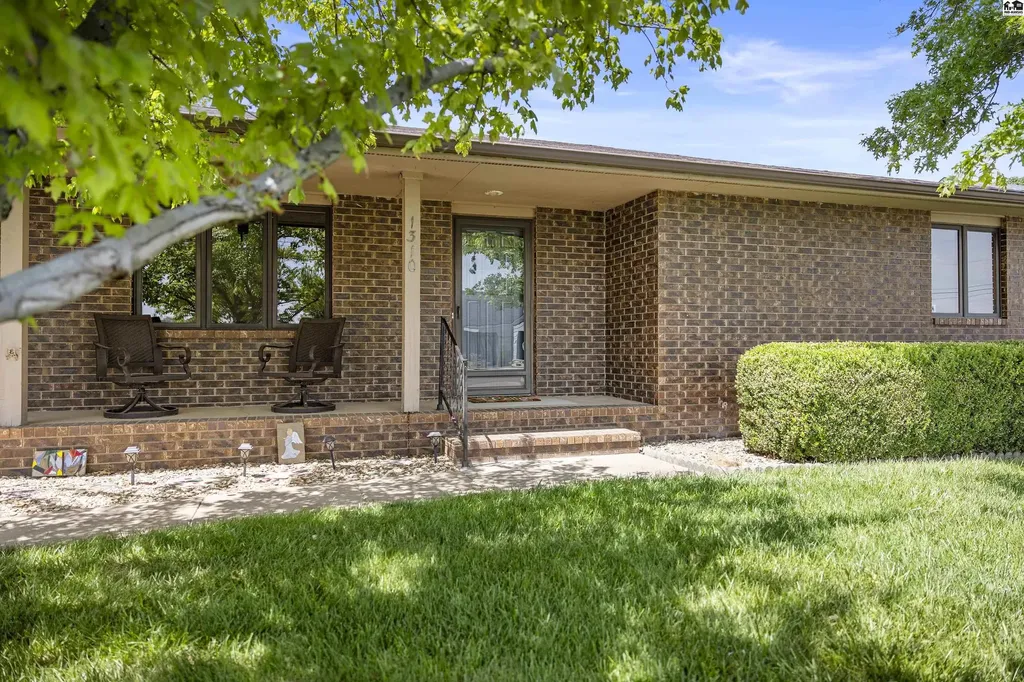 1310 Wheatland Drive Hutchinson KS 67502
