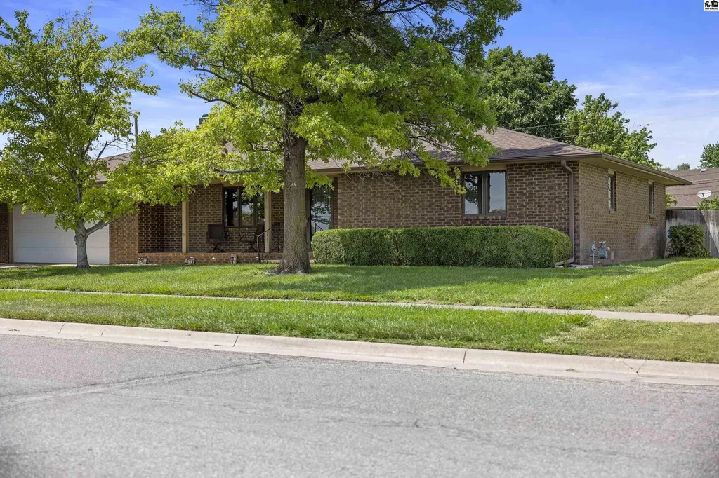 1310 Wheatland Drive Hutchinson KS 67502