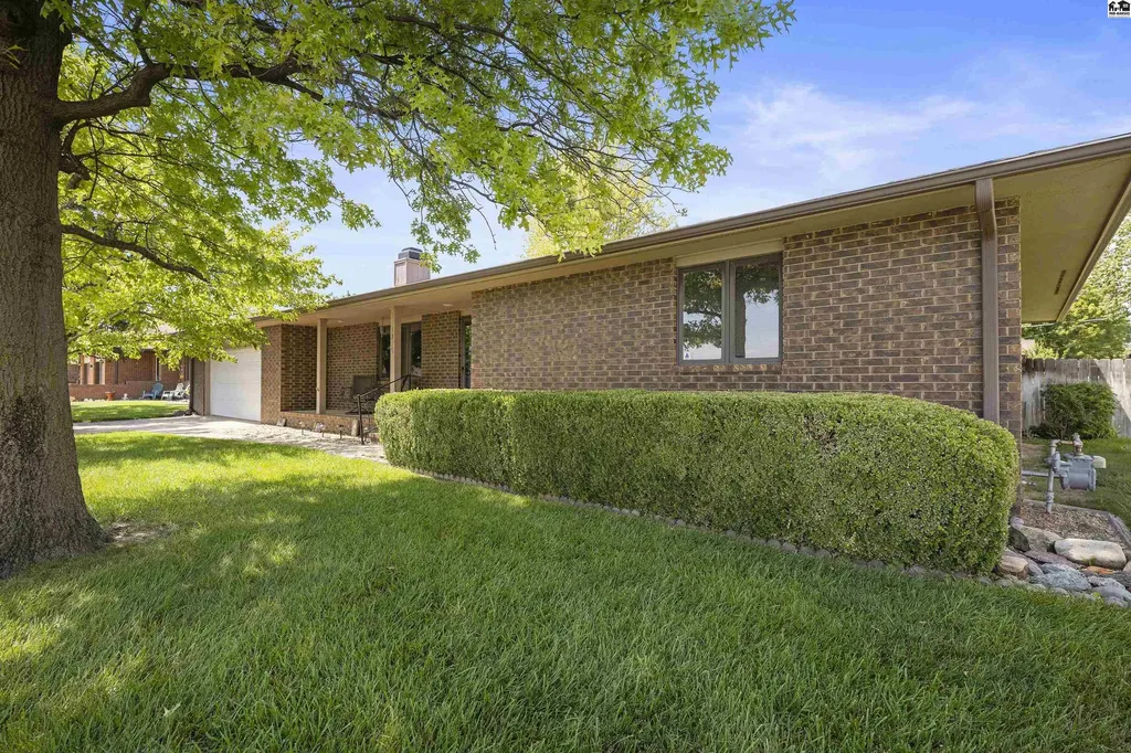 1310 Wheatland Drive Hutchinson KS 67502